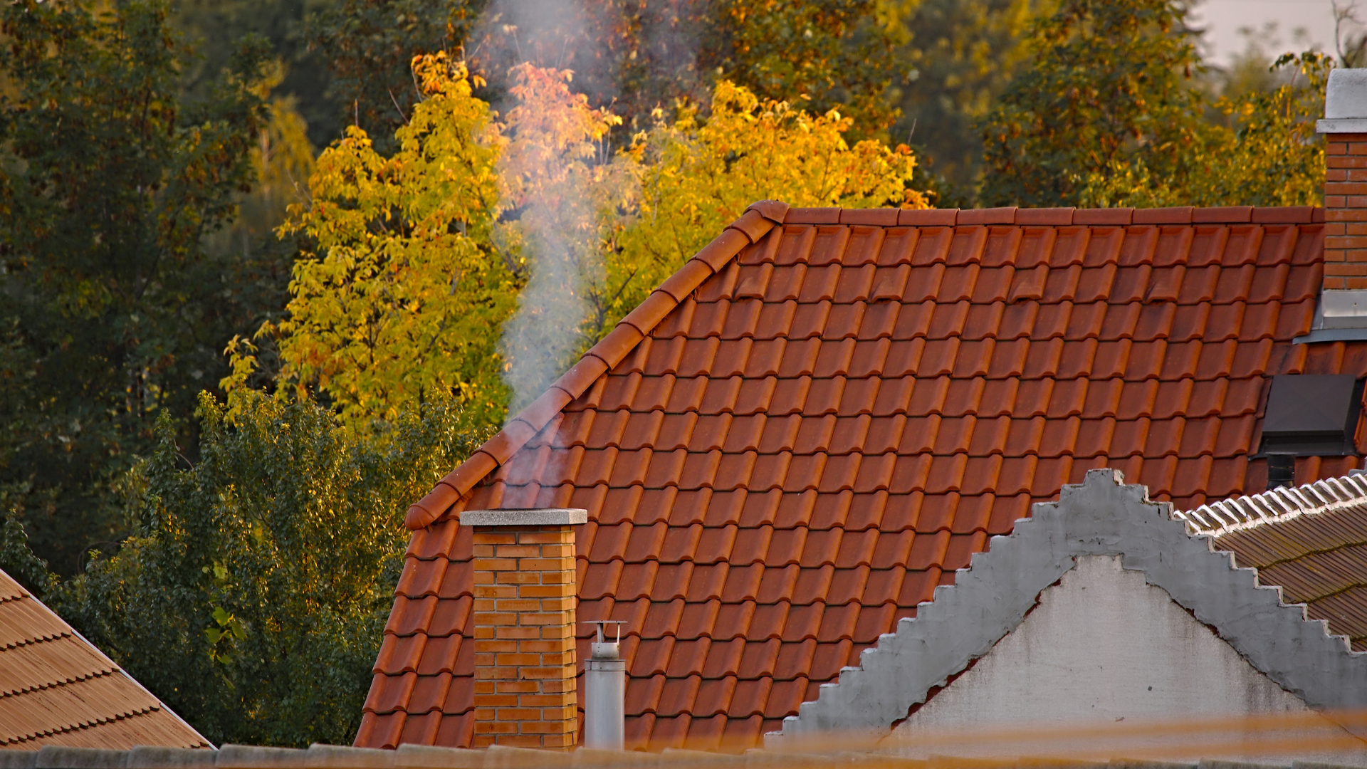 A smoking chimney. Can fireplaces cause carbon monoxide poisoning?